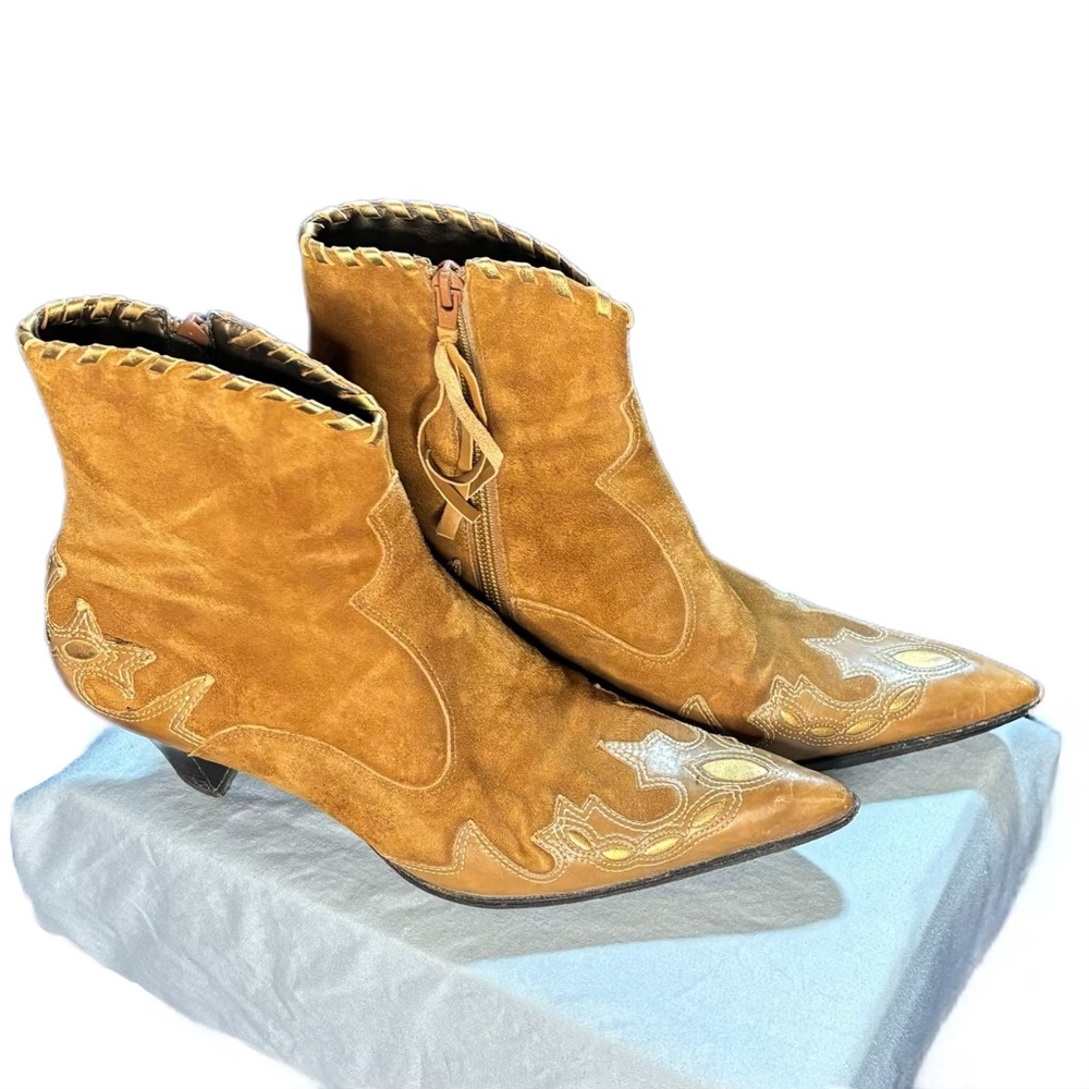 Antonio Melani Western Light-Brown Suede Heeled Boots, Pointed Toes, Size 8.5
